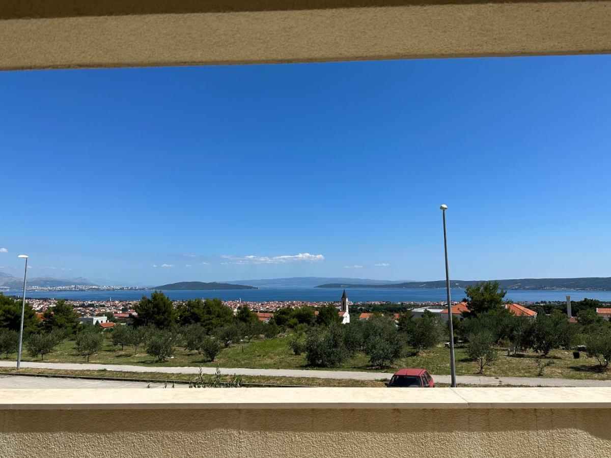 Appartement Apartman Aurora à Kaštel Novi Extérieur photo
